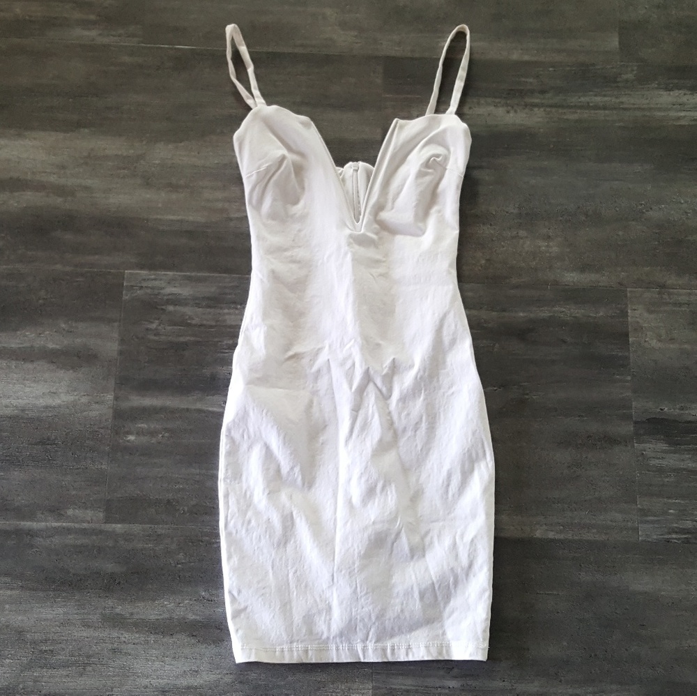 White Classic V Detailed Lux Mini